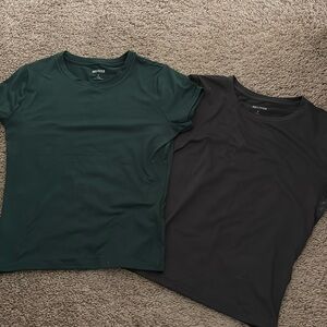 Hollister crop seamless tees